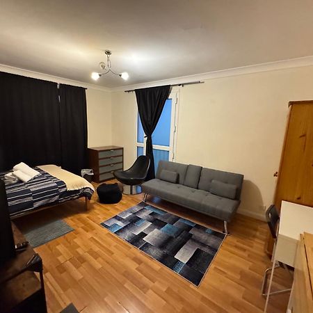 Huge And Affordable 3 Bedroom Flat In Hammersmith For 7 People With Welcome Breakfast Londra Exterior foto