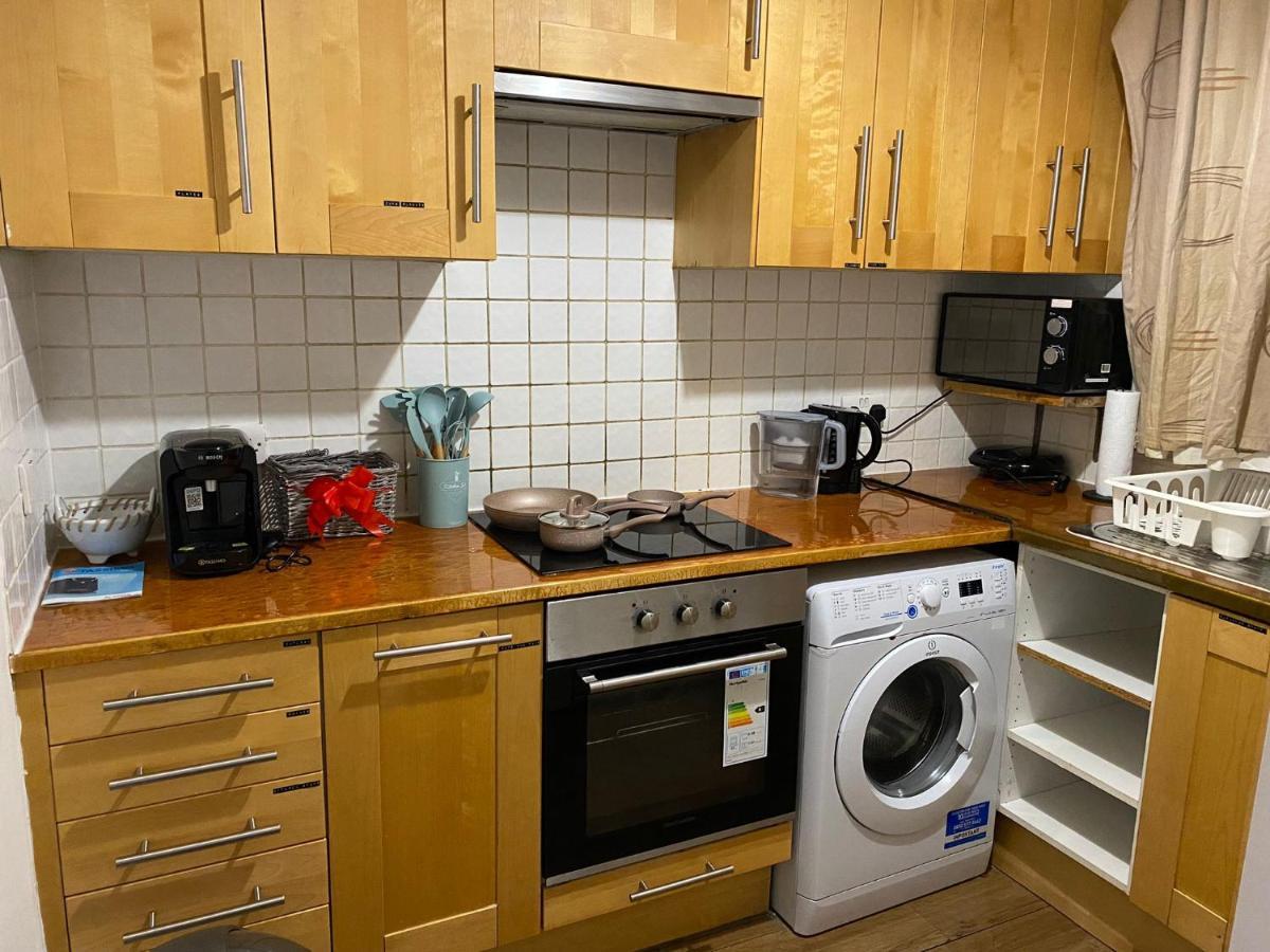 Huge And Affordable 3 Bedroom Flat In Hammersmith For 7 People With Welcome Breakfast Londra Exterior foto