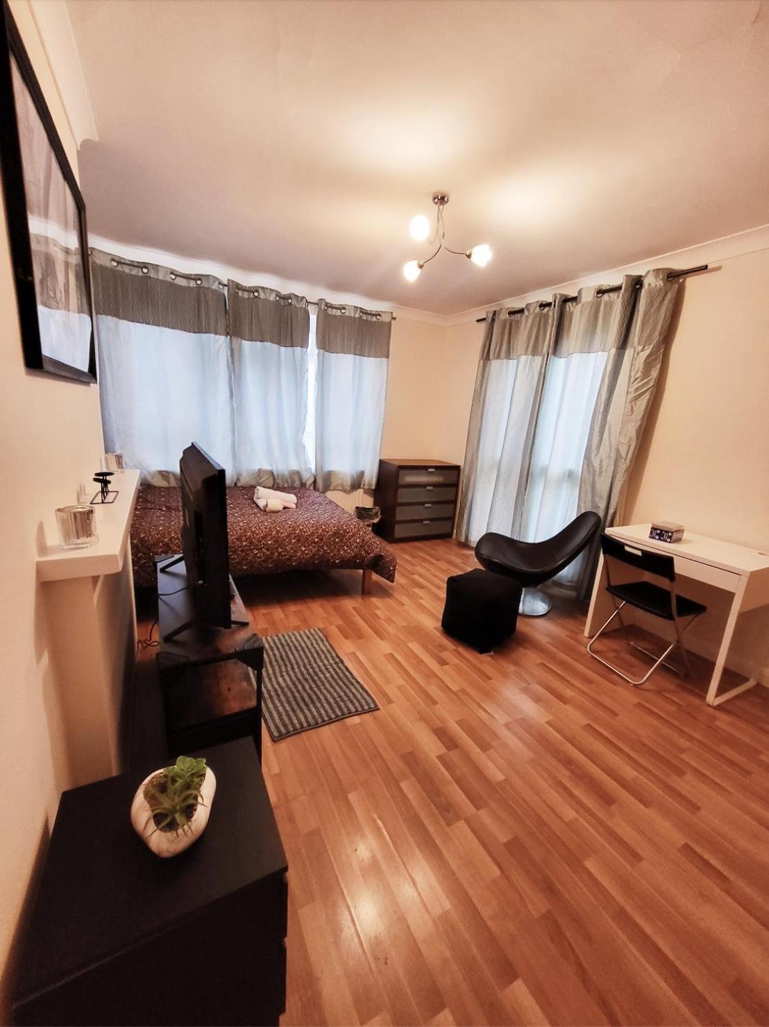 Huge And Affordable 3 Bedroom Flat In Hammersmith For 7 People With Welcome Breakfast Londra Exterior foto