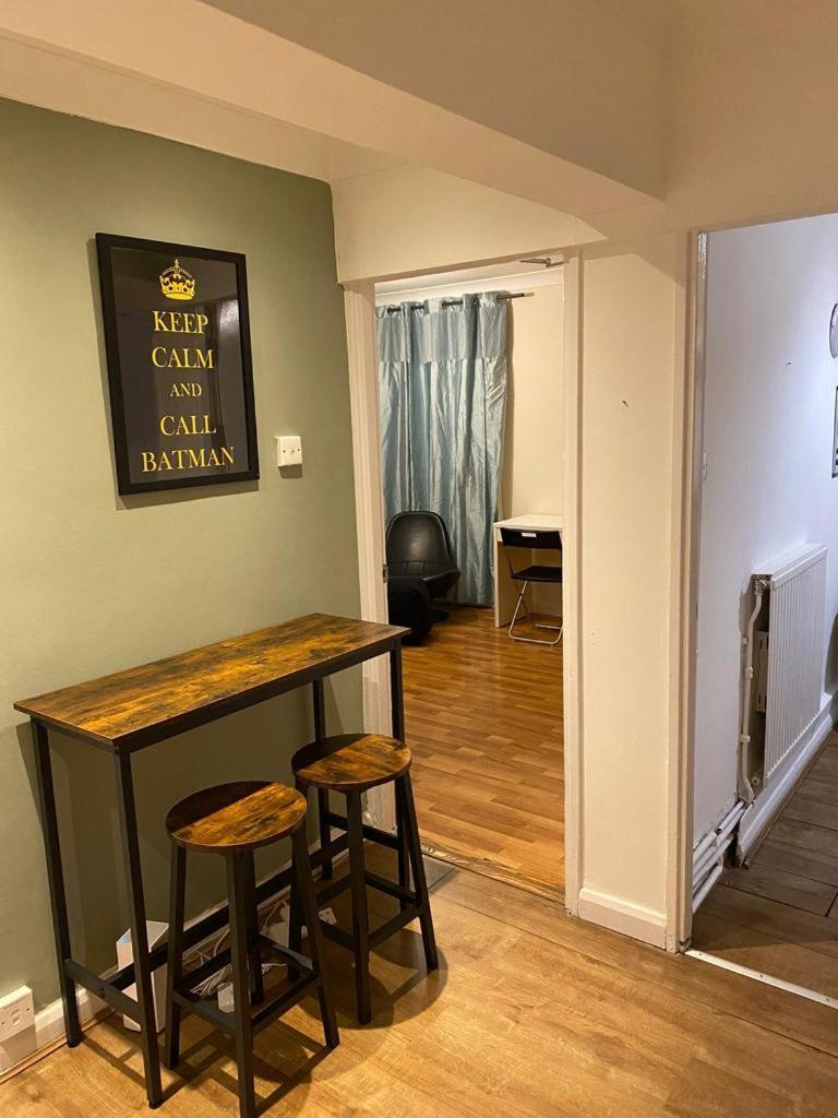 Huge And Affordable 3 Bedroom Flat In Hammersmith For 7 People With Welcome Breakfast Londra Exterior foto