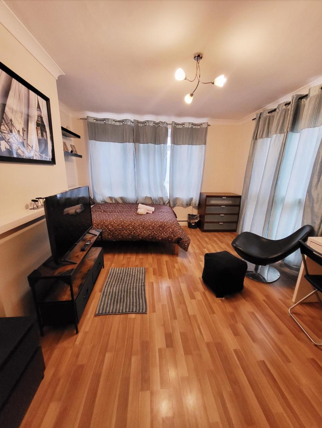 Huge And Affordable 3 Bedroom Flat In Hammersmith For 7 People With Welcome Breakfast Londra Exterior foto