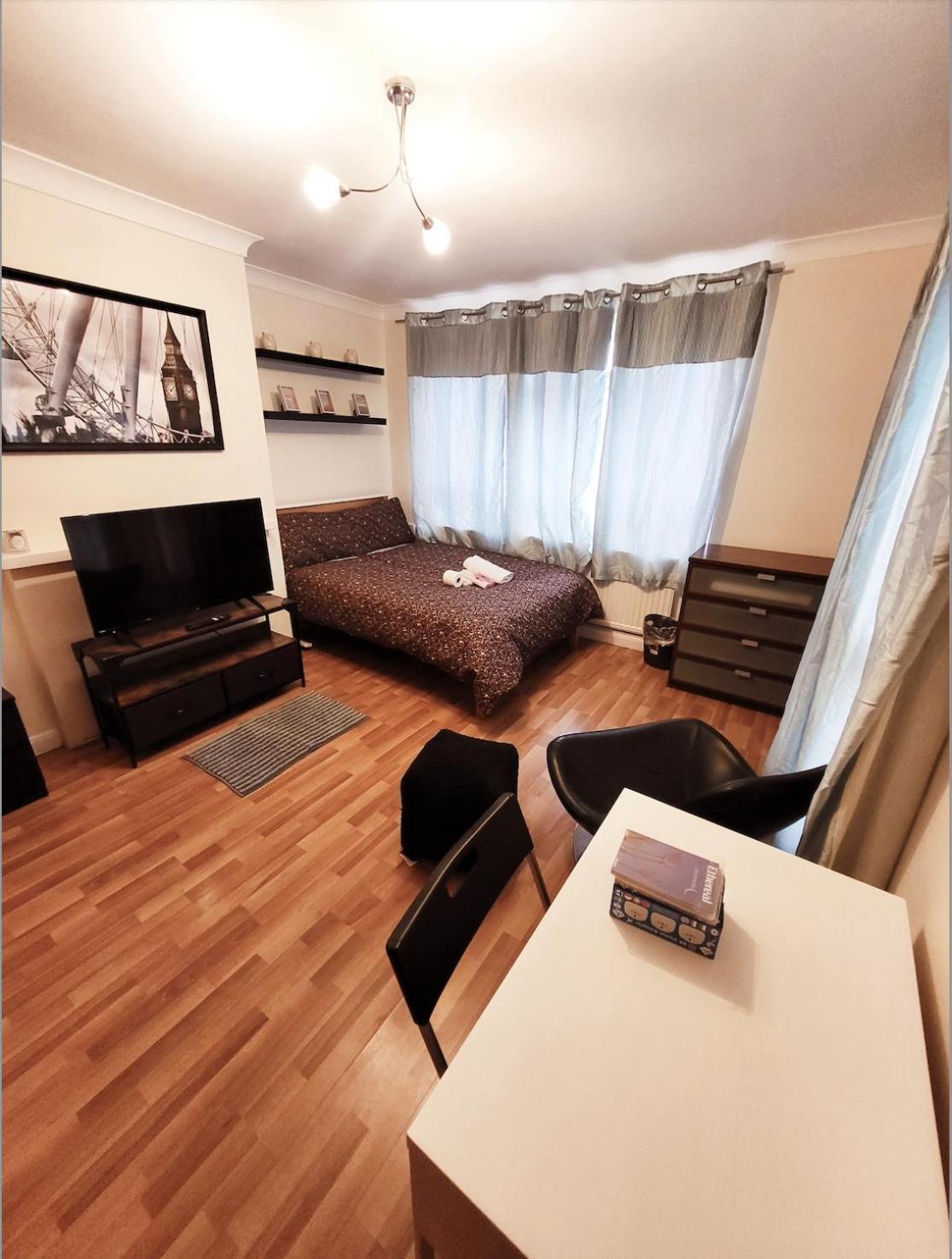 Huge And Affordable 3 Bedroom Flat In Hammersmith For 7 People With Welcome Breakfast Londra Exterior foto