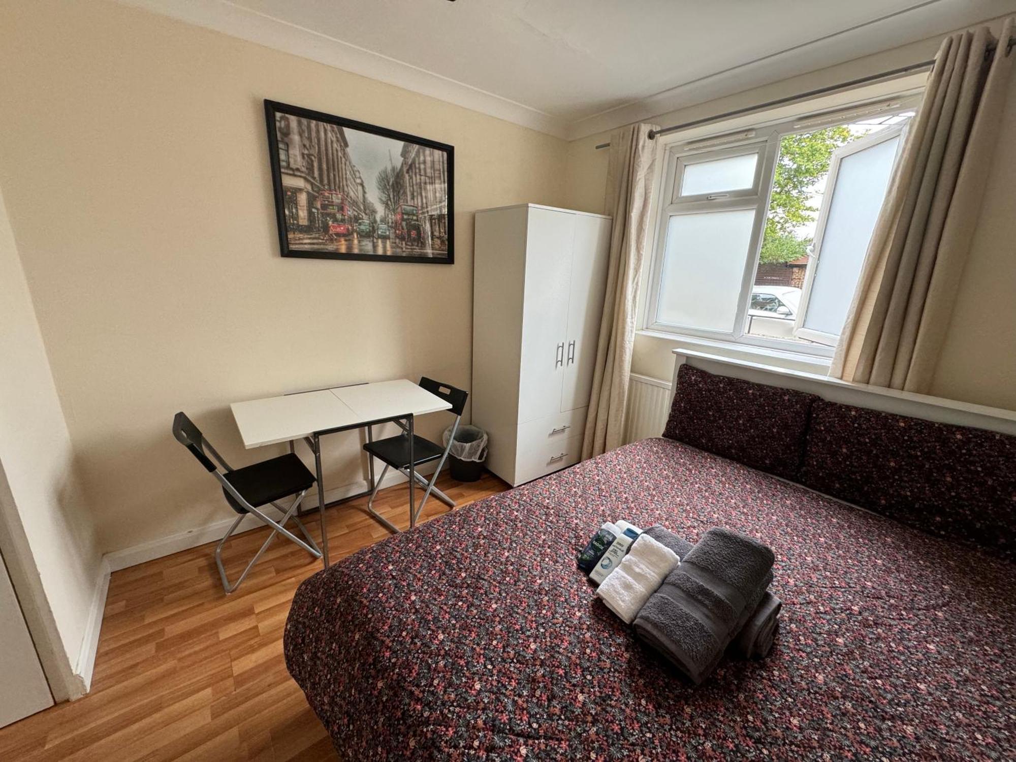 Huge And Affordable 3 Bedroom Flat In Hammersmith For 7 People With Welcome Breakfast Londra Exterior foto