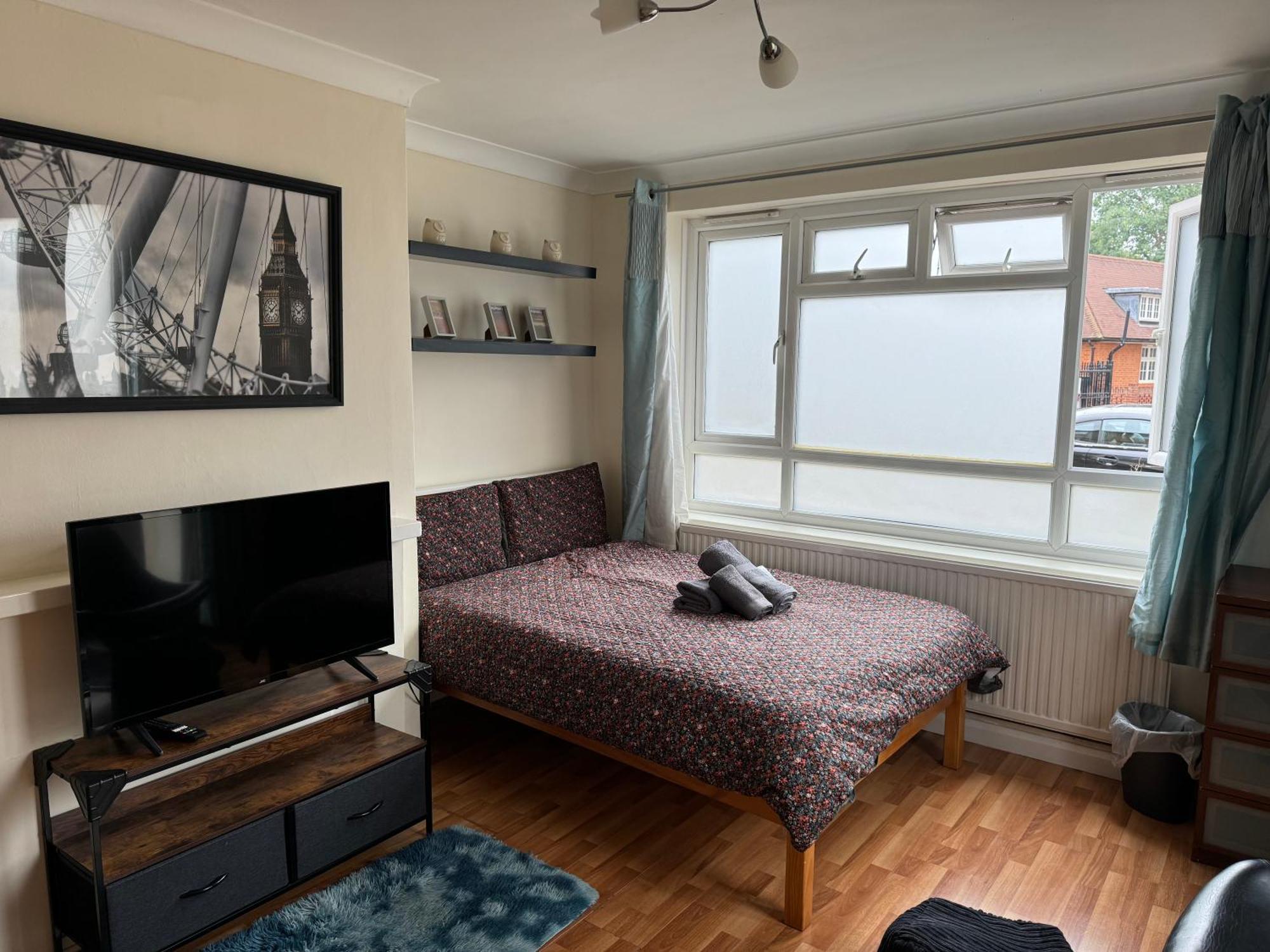 Huge And Affordable 3 Bedroom Flat In Hammersmith For 7 People With Welcome Breakfast Londra Exterior foto