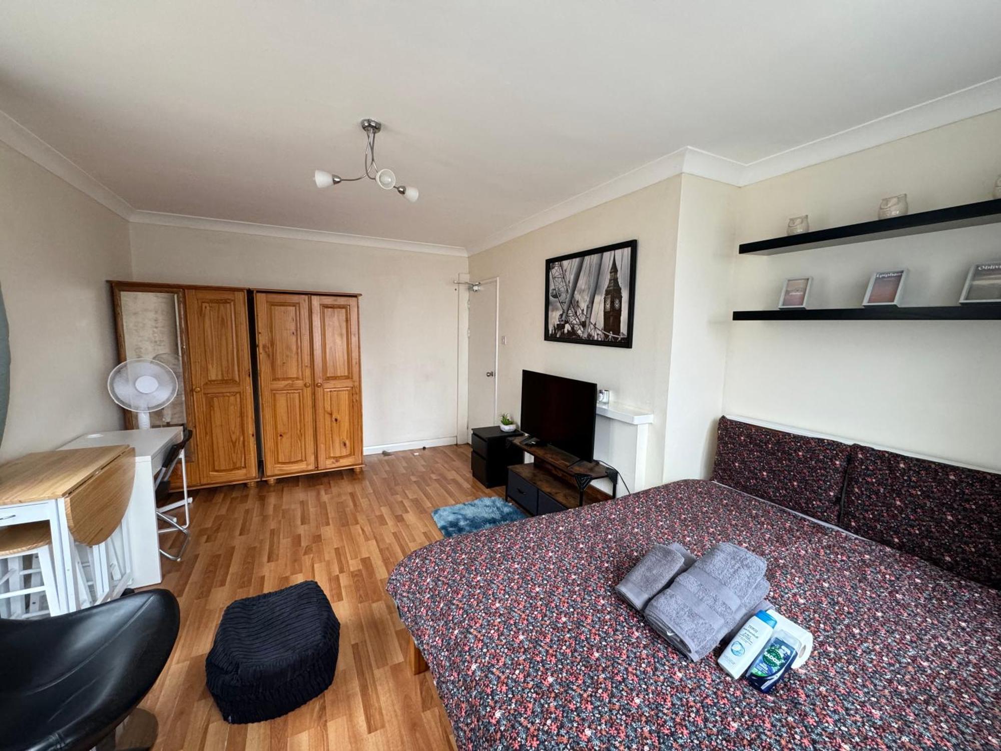 Huge And Affordable 3 Bedroom Flat In Hammersmith For 7 People With Welcome Breakfast Londra Exterior foto