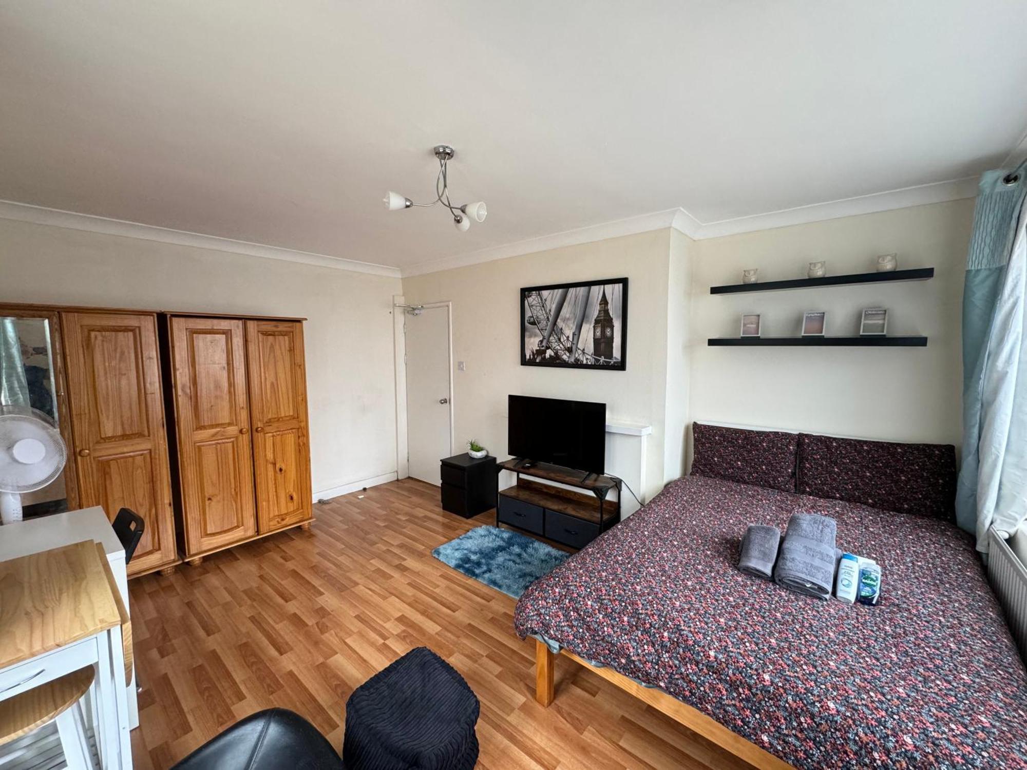 Huge And Affordable 3 Bedroom Flat In Hammersmith For 7 People With Welcome Breakfast Londra Exterior foto